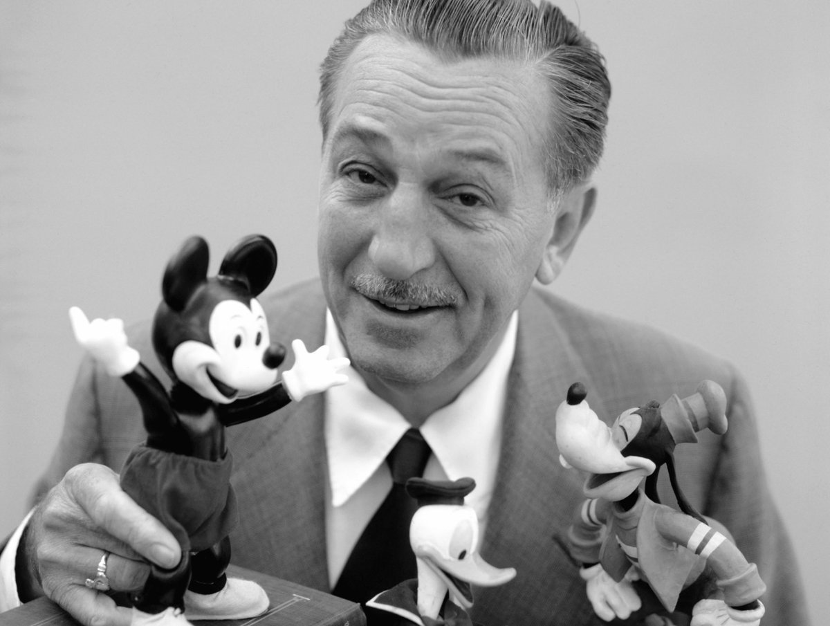  #LesCinéastesDuHangarRangée 6117- WALT DISNEY5 décembre 1901 - 15 décembre 1966(U.S.A.)- Blanche-Neige & les 7 Nains (37)- Pinocchio (40)- Fantasia (40)- Dumbo (41)- Bambi (42)- Cendrillon (50)- Peter Pan (53)- Merlin l’Enchanteur (63)- Le Livre de la Jungle (67)