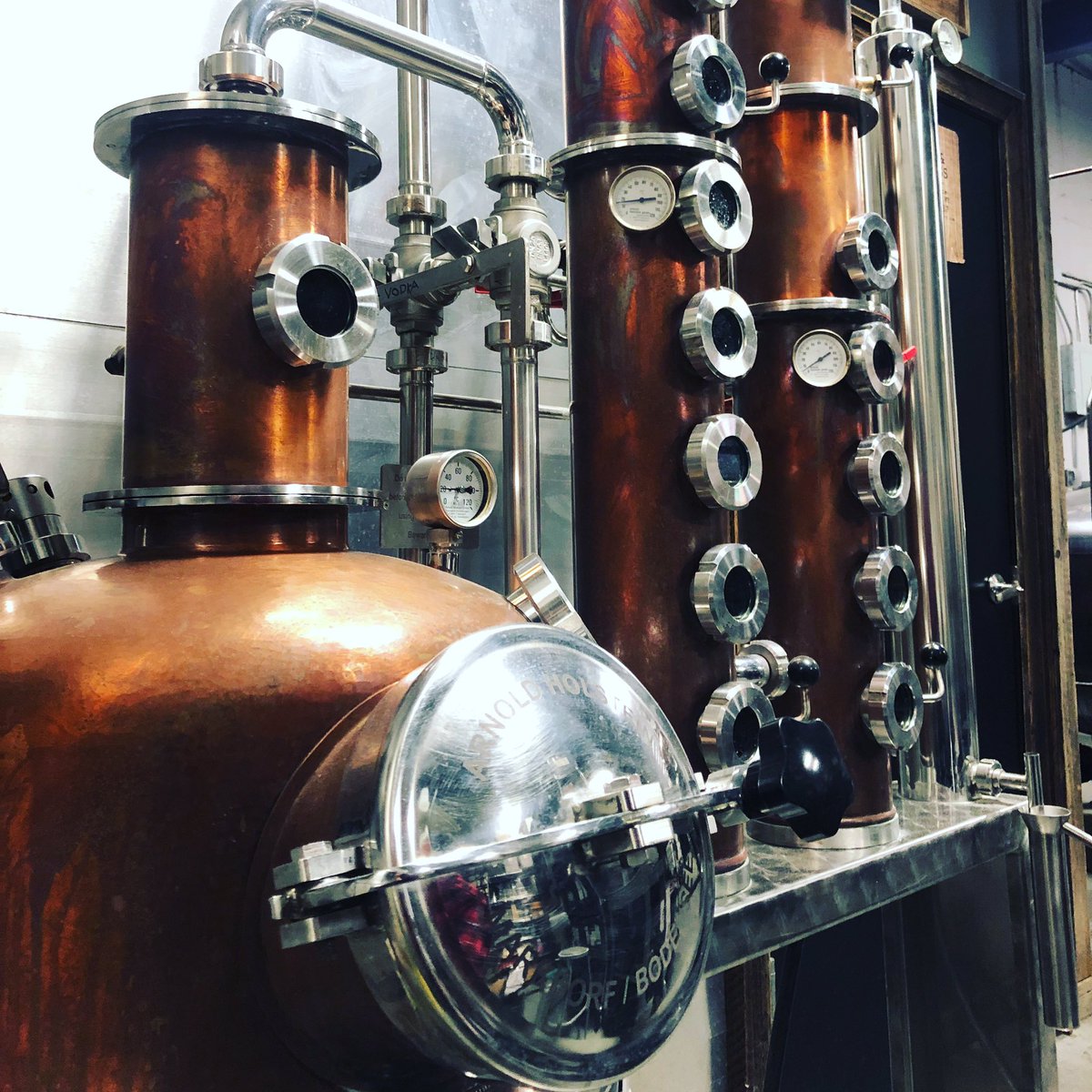STODistillery's tweet photo. Behind the scenes at STILLtheone. 👈🏻(see what we did there?) 😉

#copperstill #whiskeystill #westchesterdistillery #whiskeylover #whiskeygram #portchesterny #westchesterny #hudsonvalleyny https://t.co/JHJHfEf0Ym