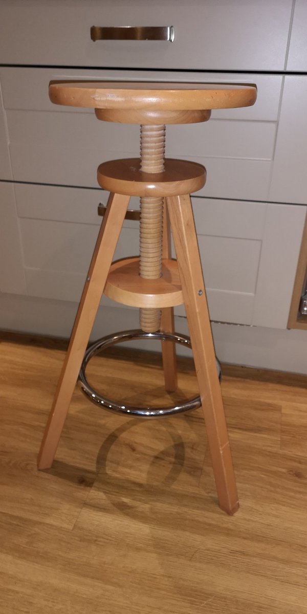 Lovely twist action stool for sale. #upcycling #resto #reclamatio #wouldlooknicepainted