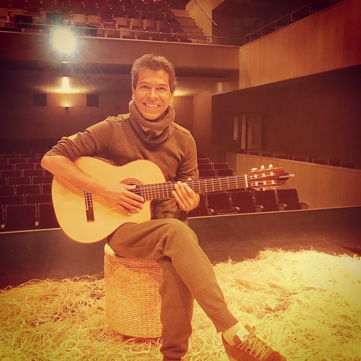 GRANADA!
Mañana jueves concierto GALEANO ENCENDIDO en la inauguración del festival Abril para Vivir 😊😊
#gira2019 #musicalatinoamericana #gaddafimusica #galeanoencendido