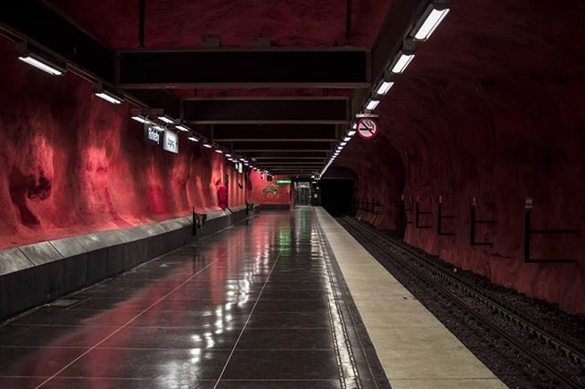 Further Scandi interior wall design inspiration ✨👿#tunnelbana 🇸🇪
#metsphotography_net #streetexposure #stockholmsyndrome #stockholmlife #urbanstreets #slaythegram #moodygrams #tv_depthoffield #urbanromantix #shoot2kill #urbanstreets #the_visionaries #fotofanatics_streetlife_…