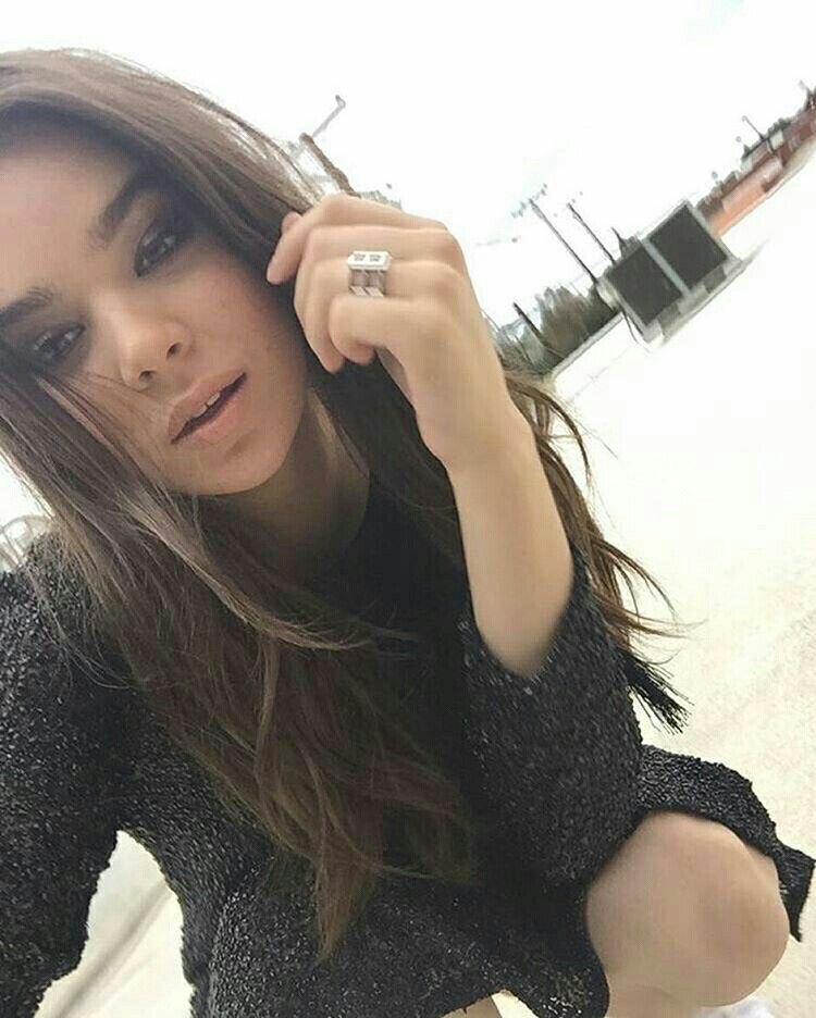 kendrickshaiz's tweet photo. i’m not sure what compelled me to do this but hey @HaileeSteinfeld https://t.co/125KebxOpF