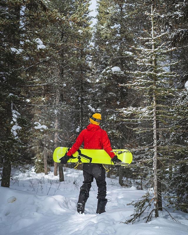 Snowboarding makes it hard to haul heavy beer and wine around. This kind of backcountry adventure calls for Pocket Cocktails. Toss a few in your coat for the best happy hour yet. ⏰Anytime, anywhere. ift.tt/2UdcOrM