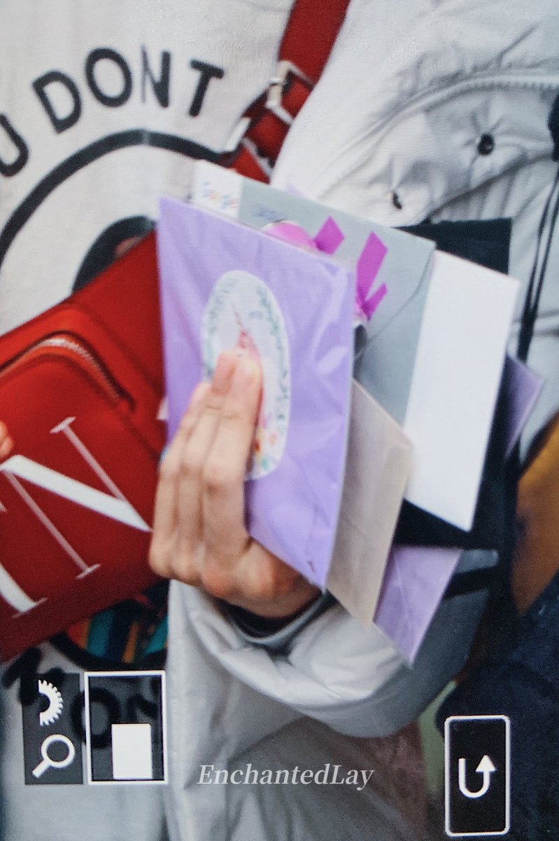 EnchantedLay's tweet image. #lay #layzhang 🛫️ JFK