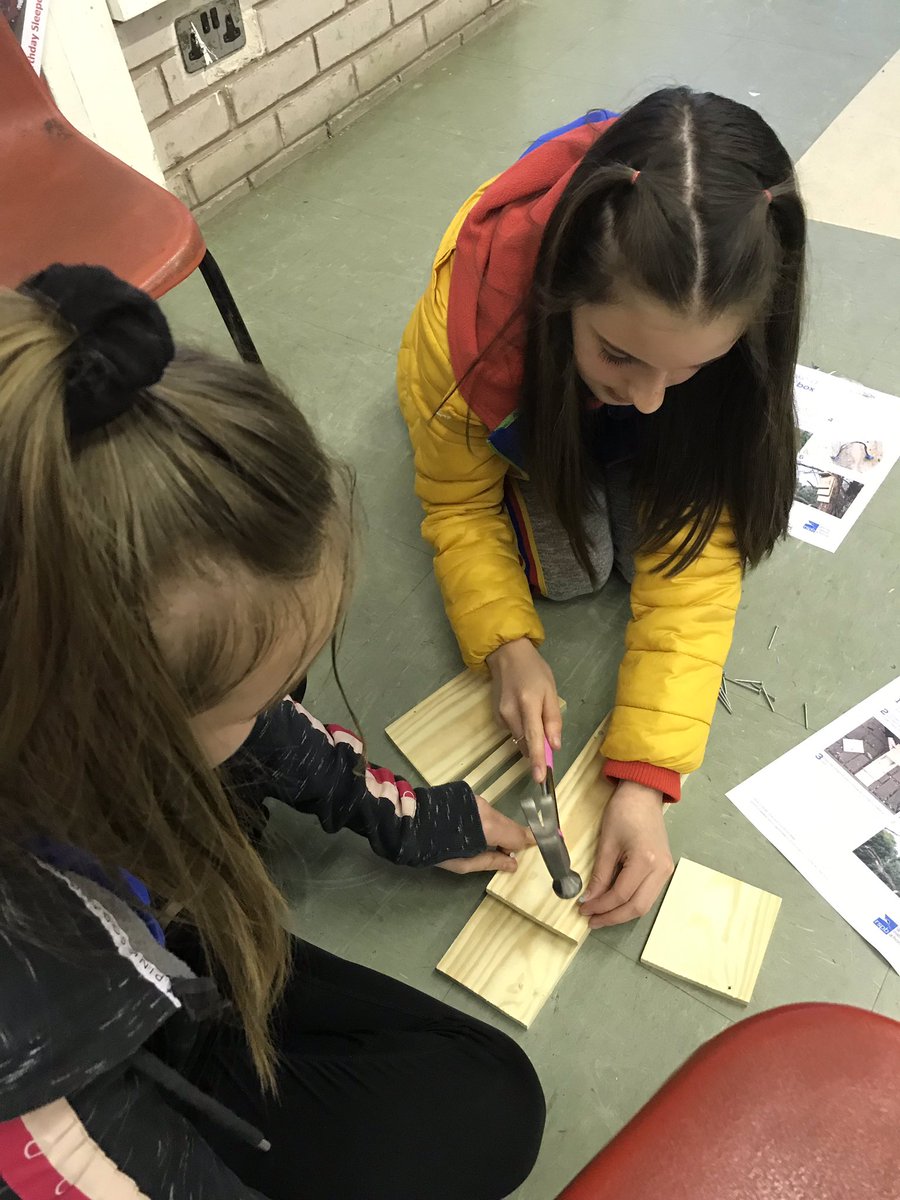 guidesarefab's tweet photo. Fab night at Guides wood work was the theme hammering nailing #newskills #skillsbuilders @guidesarefab @Girlguiding @StaffsGuiding https://t.co/FRjnQUb11Q