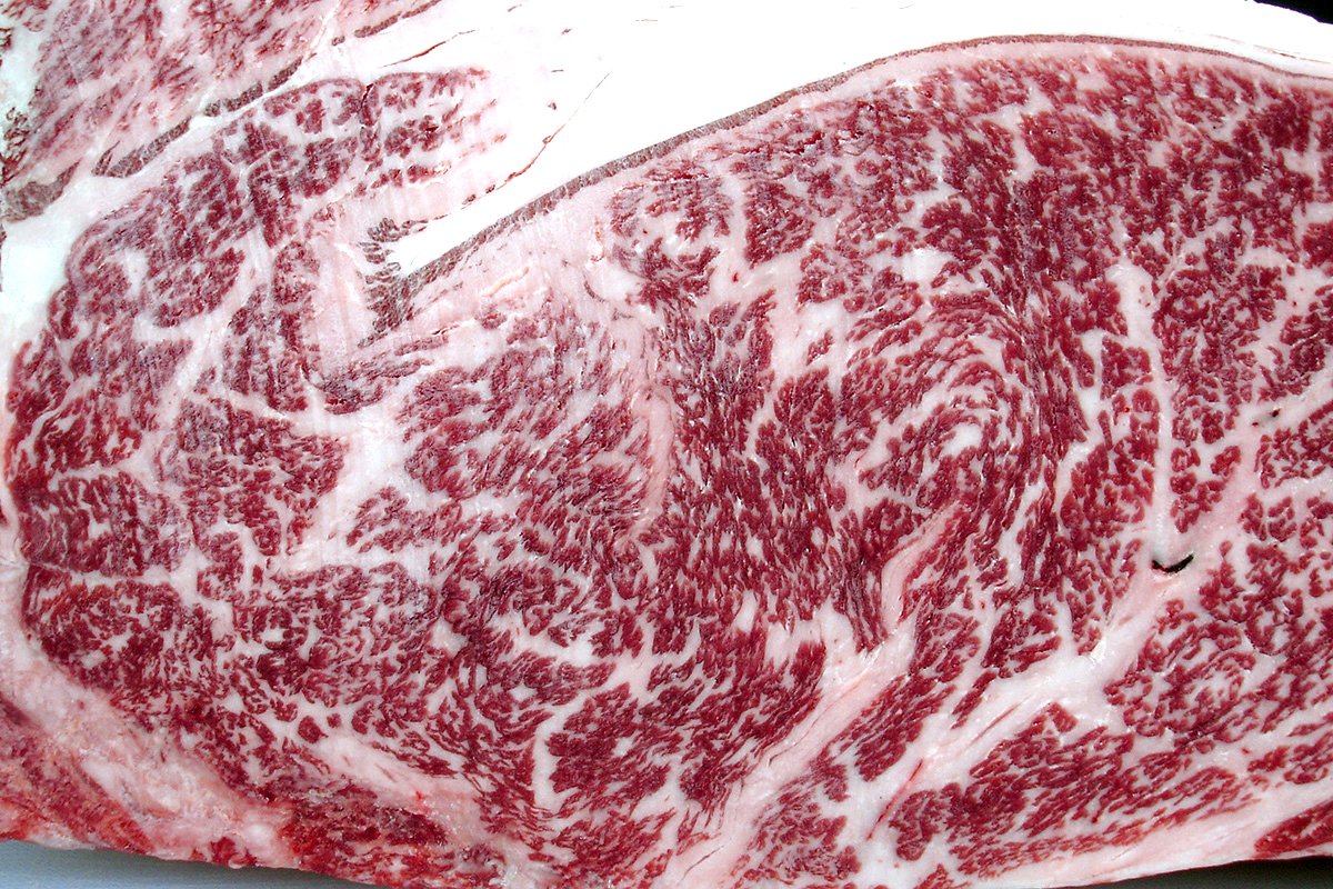 MarbleGenetics's tweet image. The idea that practices such as massaging cattle or feeding them beer could improve meat quality is a myth, the result of misunderstanding.