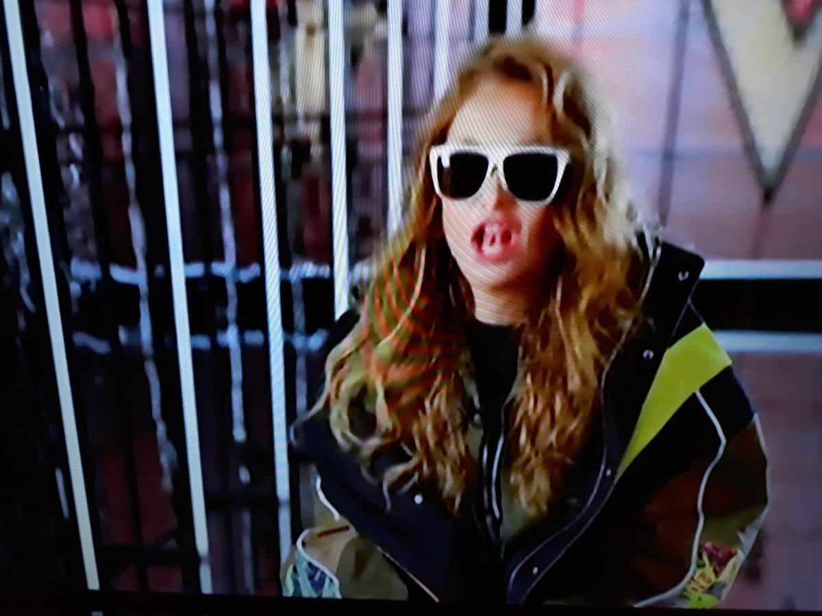 wanderlustier's tweet photo. Cuando vas de compras y al día siguiente quieres estrenar todo a la vez 
#LaVozAntena3 #LaVozSemifinal @LaVozAntena3 https://t.co/R9p3anXGrc