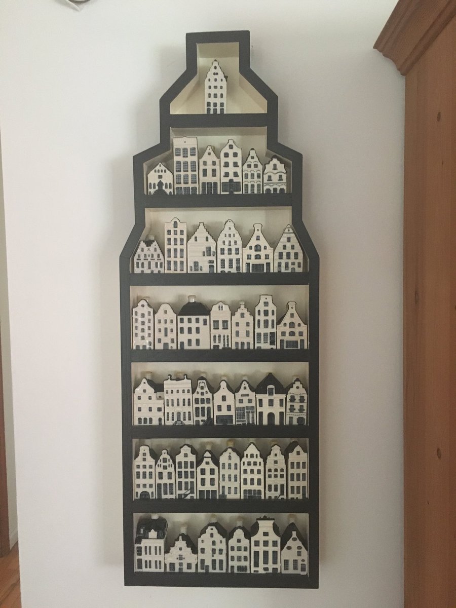 Fieldchamp's tweet photo. Our KLM houses arrived in America. The first house is full and Bram will have to build a second one. https://t.co/GvibugwKgw
