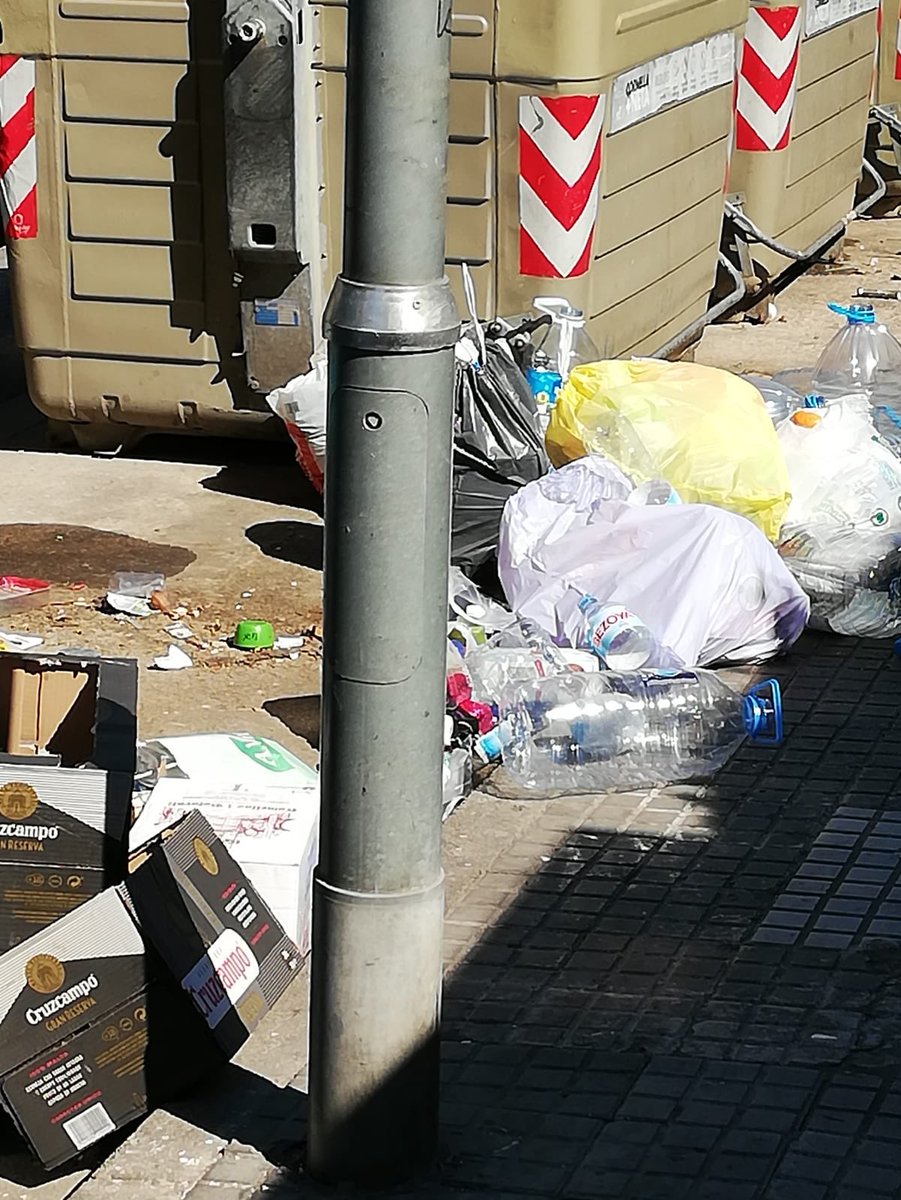 xparadell's tweet photo. Per #Balmon els serveis de neteja viària i recollida de residus son extraordinaris a #cornella jo @JuntsxCornella https://t.co/ubHEVgFVkc