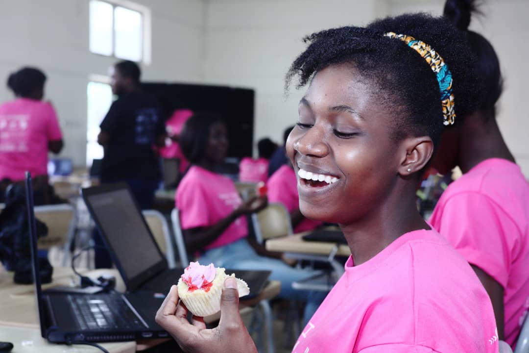 BossLady_Cella's tweet image. The cupcake moment 😉💖💥 So yummy 😋 😋 😋
#DjangoGirlsHo #womenwhocodeinpython #celebrating3yearsofimpact