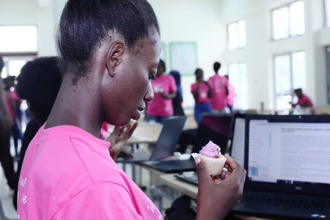 BossLady_Cella's tweet image. The cupcake moment 😉💖💥 So yummy 😋 😋 😋
#DjangoGirlsHo #womenwhocodeinpython #celebrating3yearsofimpact