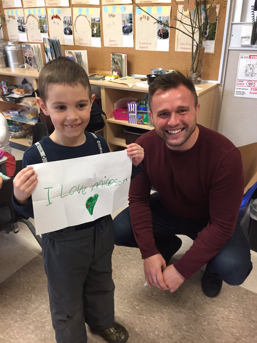 HTKCoding's tweet photo. What better way to spend the day then with a mind craft session with @coulterlewis1. Our kindergarten Ss were excited and fully engaged. Great big thank you to @MrJCummings for organizing this day for us. @GoHurricanesGo #tllp @MicrosoftEduCA https://t.co/FhwHQIQ88R