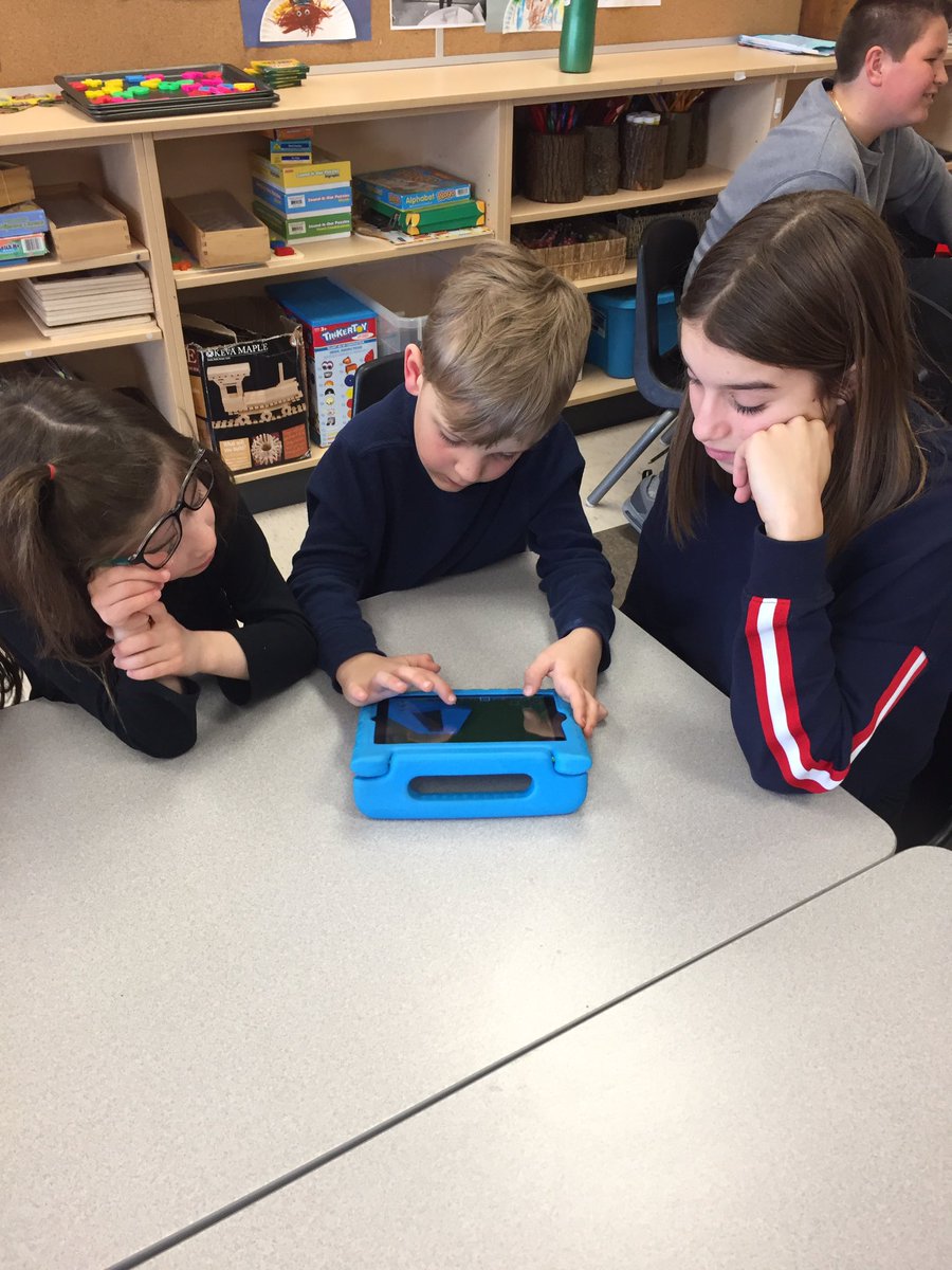 HTKCoding's tweet photo. What better way to spend the day then with a mind craft session with @coulterlewis1. Our kindergarten Ss were excited and fully engaged. Great big thank you to @MrJCummings for organizing this day for us. @GoHurricanesGo #tllp @MicrosoftEduCA https://t.co/FhwHQIQ88R