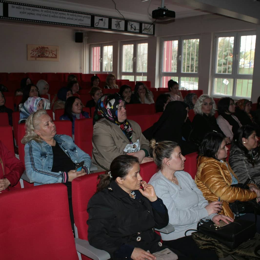 alicebiortaokul's tweet photo. Veli Akademileri projesi kapsamında okulumuzda Uzm.Uzm.Klinik Psikolog Melda YAKUPOĞLU ile çok faydalı bir seminer düzenledik..Katilan hocamiz ve  Velilerimize çok teşekkür ederiz.. https://t.co/067l2vide1