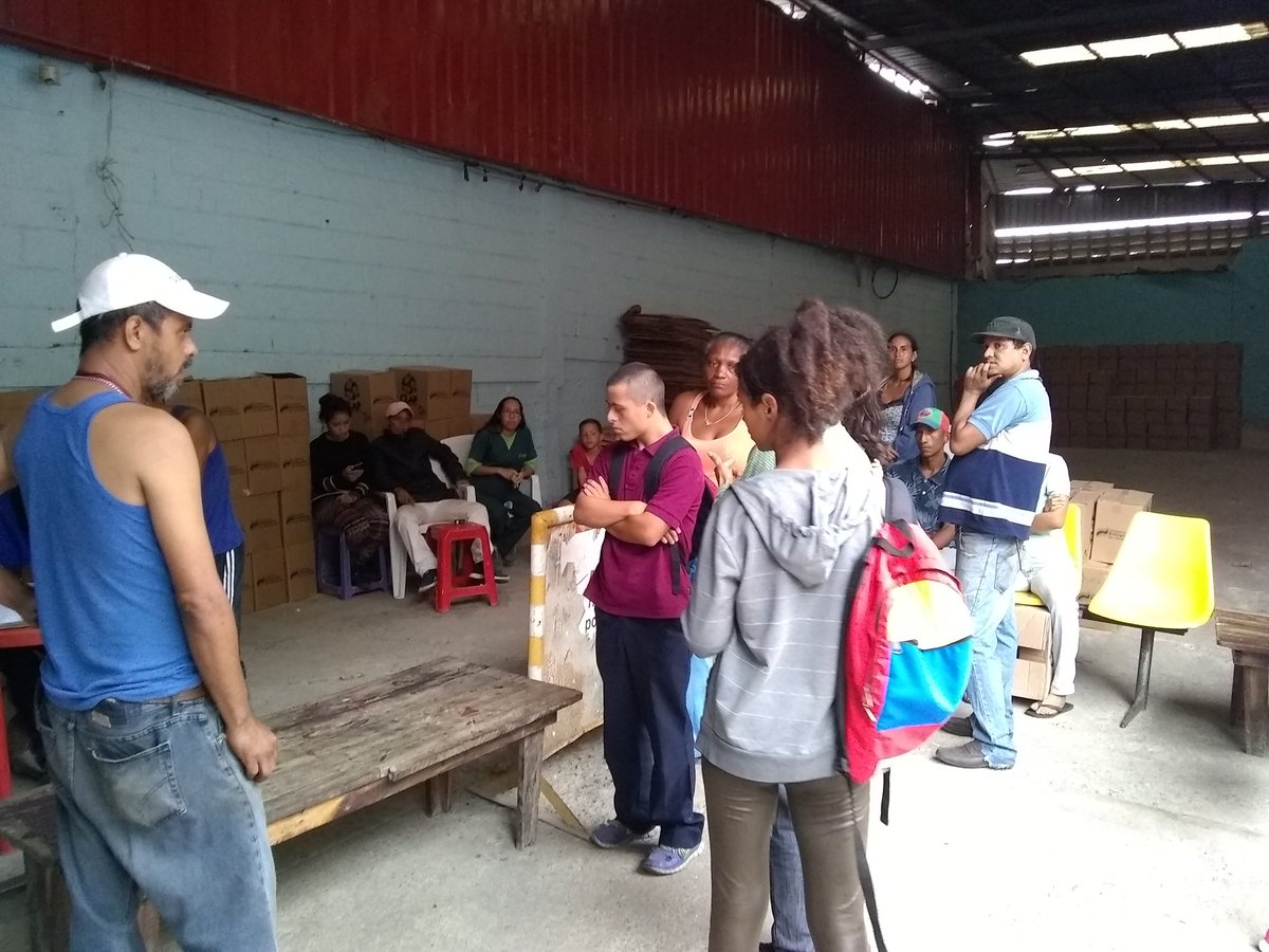 clap_clg23's tweet image. Jornada de entrega de cajas clap en nuestra comunidad de colina de loma grande #VenezuelaDerrotaElAtaque  @NicolasMaduro @Oficial_C_Clap @SierraCarlosVEN @YepfriArguello