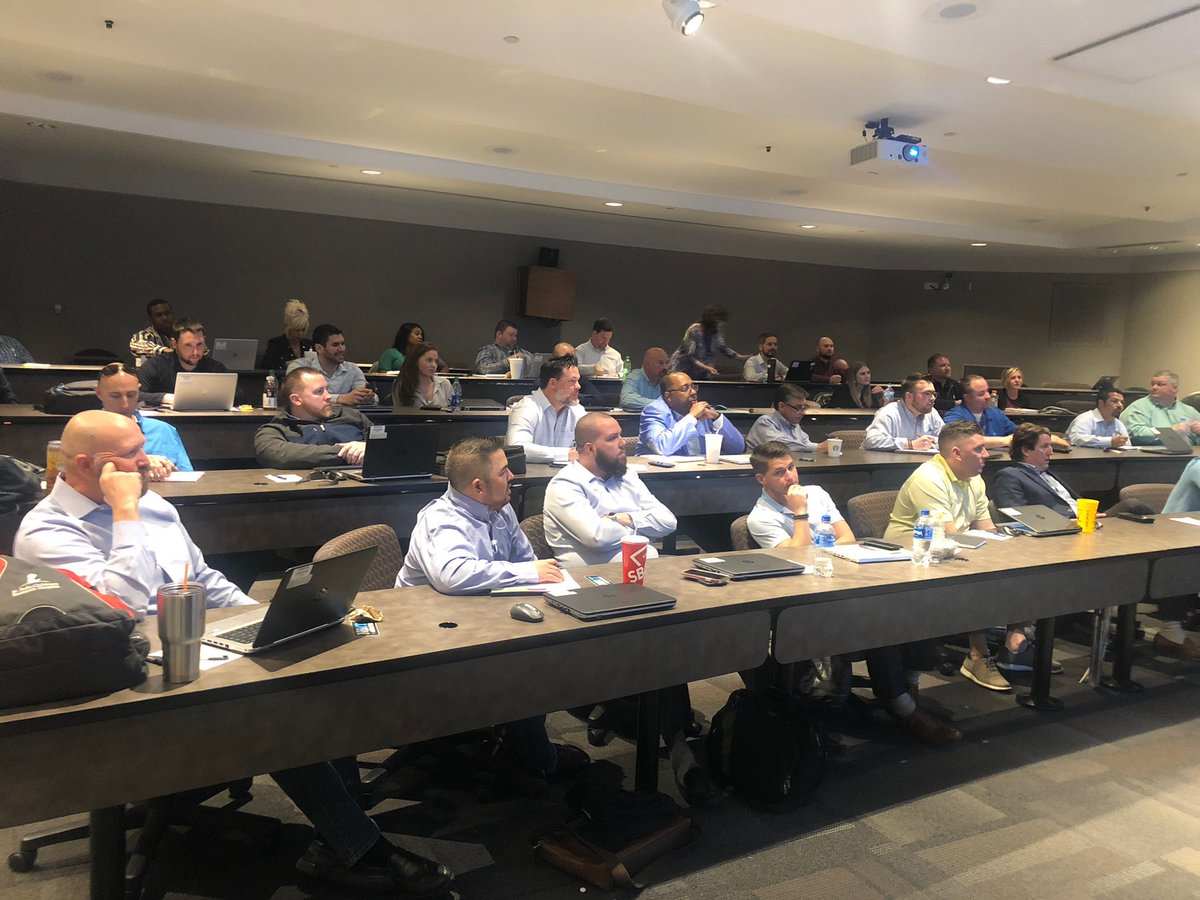 KyleGresham21's tweet photo. Here today with @Amy__Smith1 and the Heartland High Rollers Leadership Team! We have the most fearless leaders in the business! #firesidechat #HeartlandHighRollers #HeartlandtotheTop #thrivefor125 @costelloatt @TheAnneChow https://t.co/XBJL4oOoSW