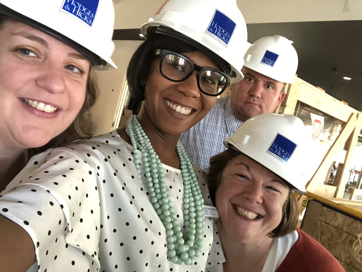 gdemeritte1's tweet photo. #mvmiddle team on the Upper School Building Tour. Dean @maxthanson takes touring very seriously! 😁 @WriterMar @LEFillyaw https://t.co/ZRTHY0G1xC