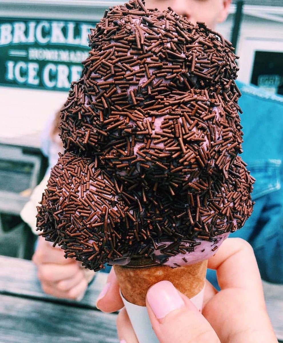 Rhode_Eats's tweet image. (Thermometer touches 70°🌡)- 📣IT'S @brickleysic TIME! 🍦

Give us the scoop on who's your fave❤local ice creamery in the comments below!

#RhodeIsland 
#RhodeEats
