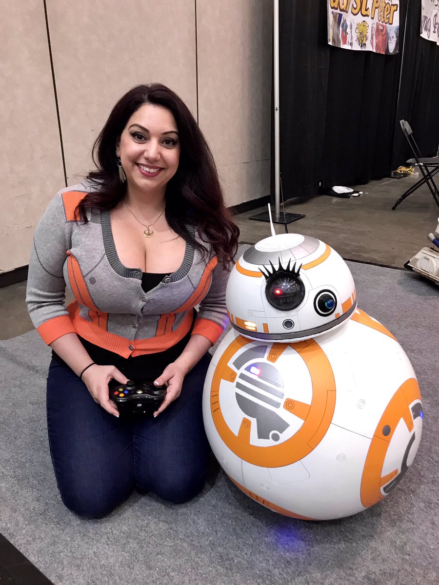 nailaa's tweet photo. Catching up on my whereabouts. Some photos from Con Nooga 2019 in Chattanooga, TN. Always love hanging with the droid builders on this coast. #starwars #droidbuilders #connooga #bb8builders #r2builders https://t.co/hdV6DJIm7i