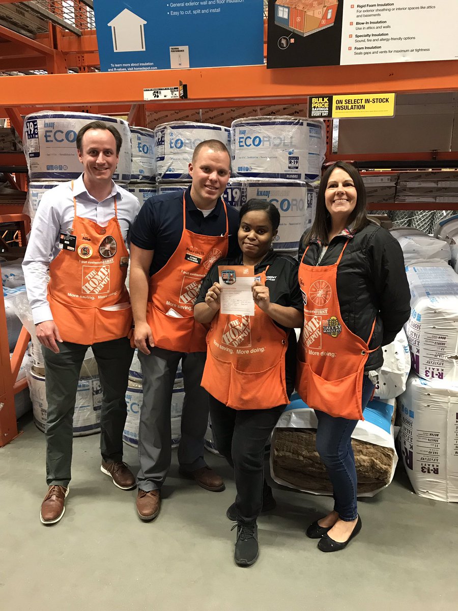 Great day of recognition with <a href="/ThdKelly/">MikeKellyTHD</a> yesterday! Yvonne and Anthony were rewarded with another Homer!  <a href="/Msmith_44/">Marshall Smith</a> <a href="/1sherredavis/">Sherre Davis-Hood</a> <a href="/DANI_C_CLARKE/">Dani Clarke Ultiverse⚡️🐑</a>