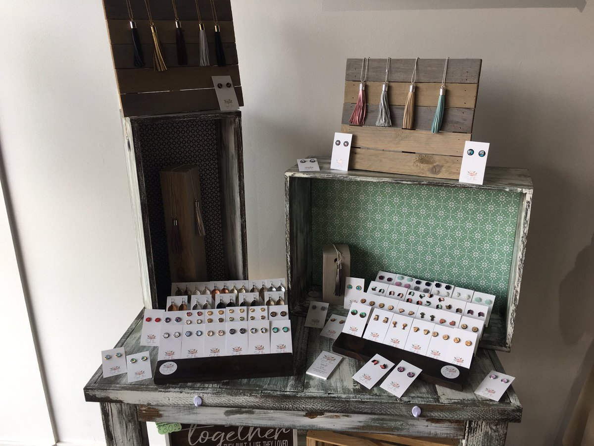 💚 New Vendor 💚
We would like to welcome Candace from @sweetthreedesigns to <a href="/ccsaccboutique/">C.C's Boutique</a> . Come check out her precious line of handmade earrings and necklaces.
#ccsaccessoriesboutique #reddeer #handmadejewelry #womenhelpingwomentrepreneurs #shoplocal