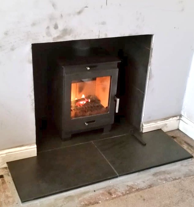 Stovesworldltd's tweet photo. Customer Just sent me a photo of our recent Hetas Registered Installation in Cardiff - Flavel Arundel  5kw Multifuel Stove. #Stovesworld #woodburning #multifuel #stove #Slate #Home #warm #Oakbeam @Stovesworldltd @specflue @BFMEurope https://t.co/H6R4kZmK5i
