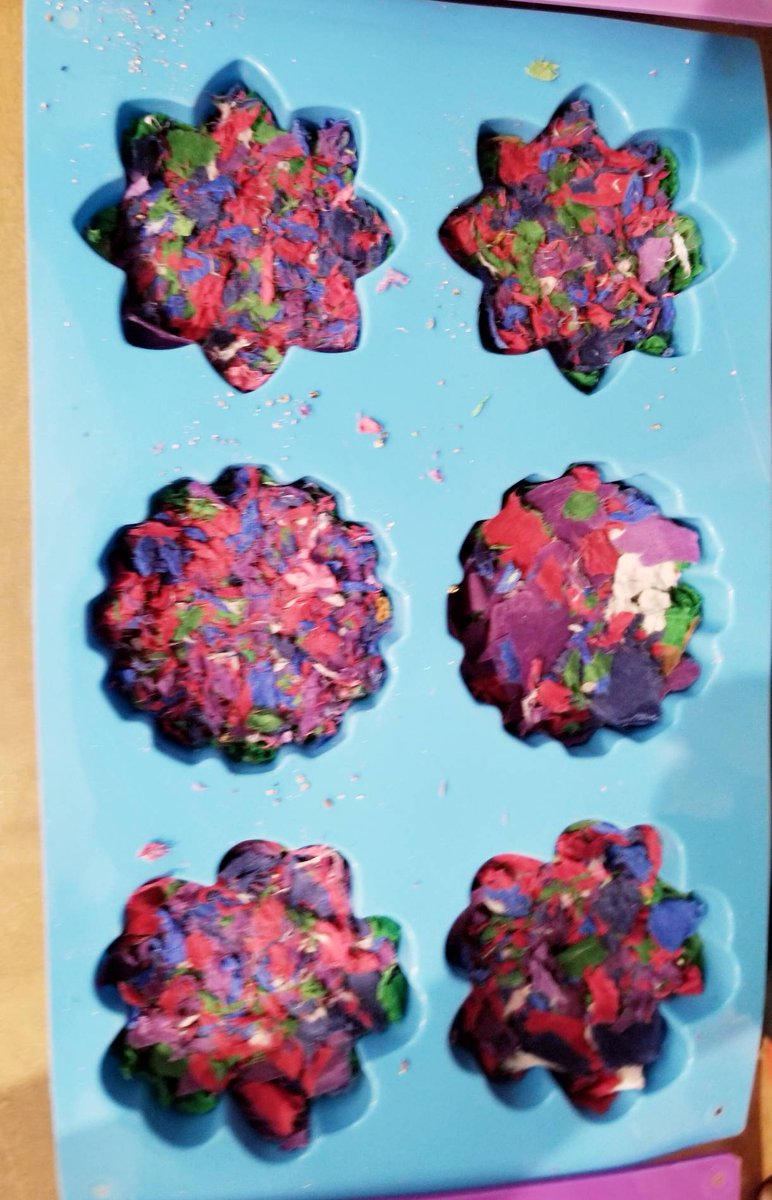 ClearvistaLake's tweet photo. Lifelong learning: Making homemade seed paper. Our goal is to make 200 seed flowers. Earth Day, we are going to Fort Harrison State Park to plant the seed native flowers, litter clean up &amp; record our findings for the Pheneology report. @TrilogyLiving #GivingBackWithPurpose https://t.co/82RfcEzD5c