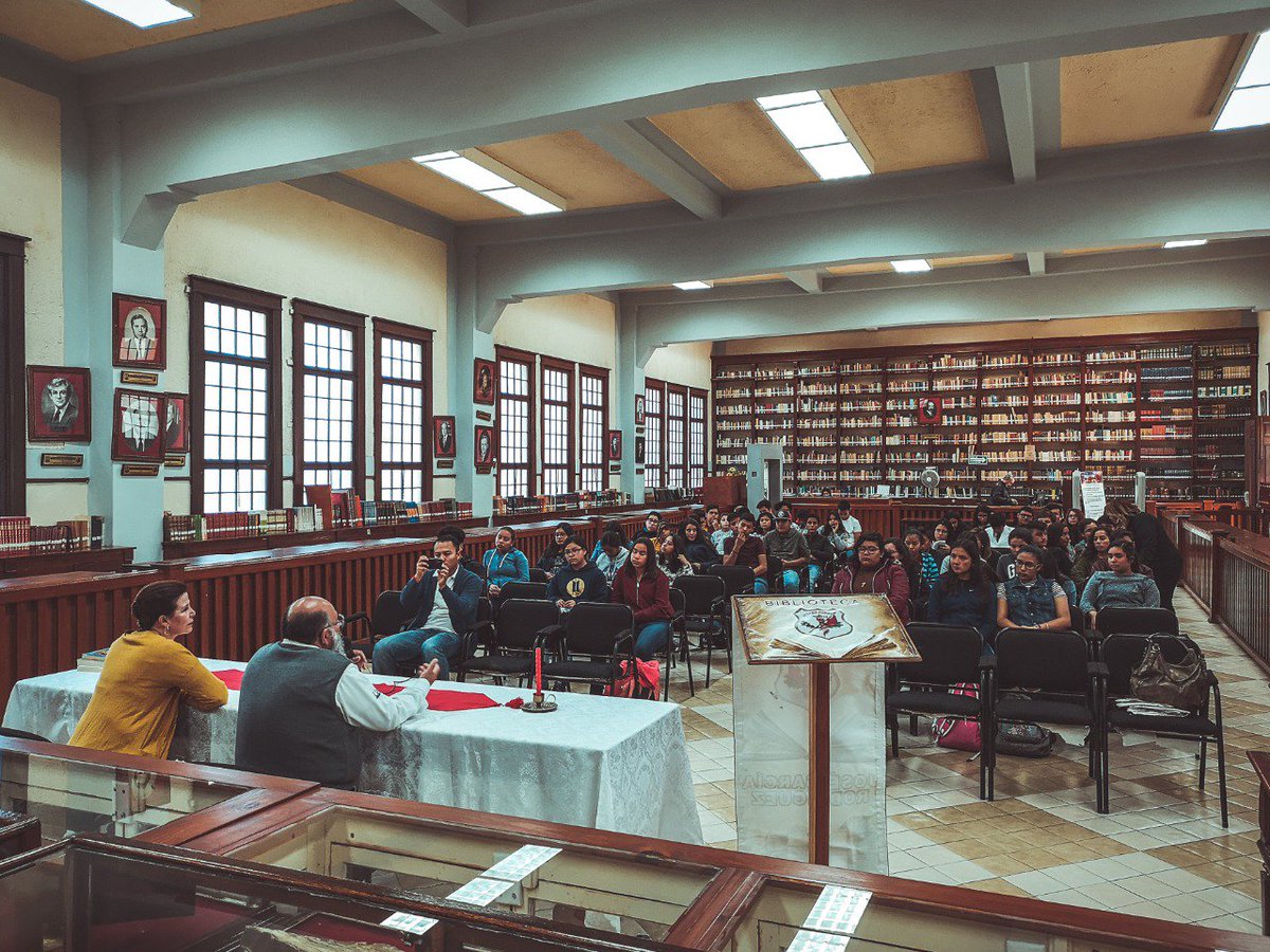 dpcuadec's tweet photo. #LobosLectores en el 125 aniversario de la biblioteca "José García Rodríguez" del Ateneo Fuente, se llevó a cabo el evento "VOZ DE LAS LETRAS", libros y lectura a cargo de los estudiantes. Agradecemos al Director Marco Contreras, Felicidades a todos @uadec @SalvadorHV @Elibarlevi https://t.co/MISMPtQxxH
