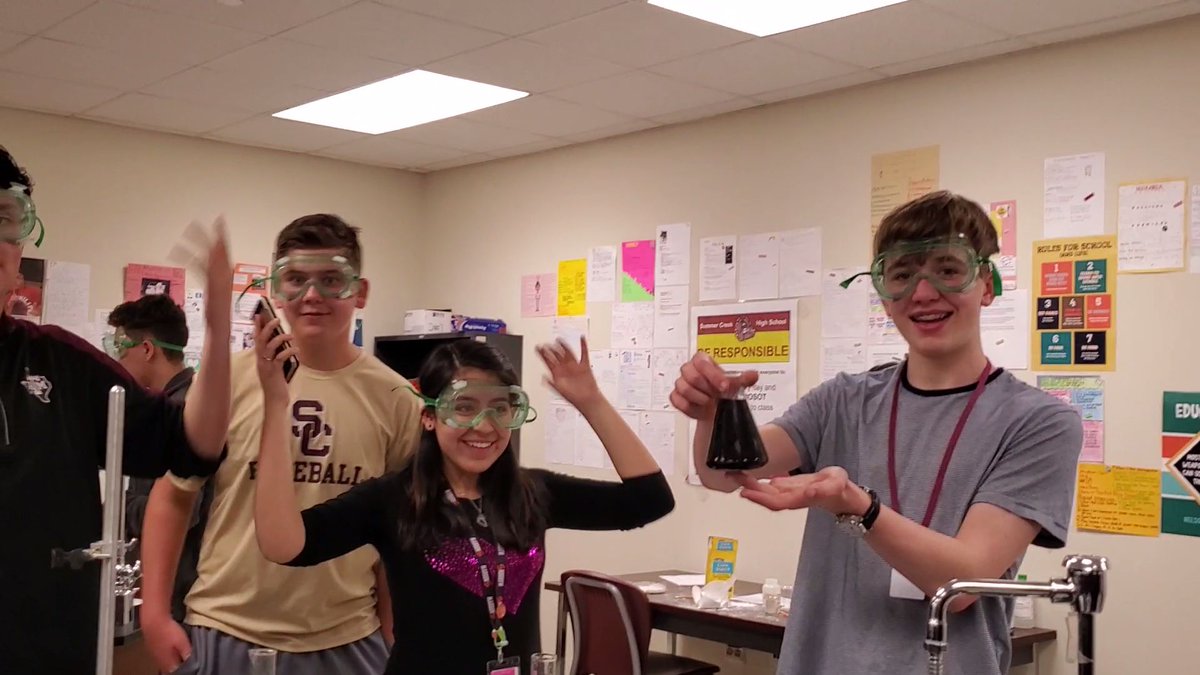 MsHarris_SCHS's tweet photo. #LABSandLAUGHS 😂 #IodineClockChallenge #PreAPChemistry #Chemistry #SCHSweareone https://t.co/ipgjrjt2WA