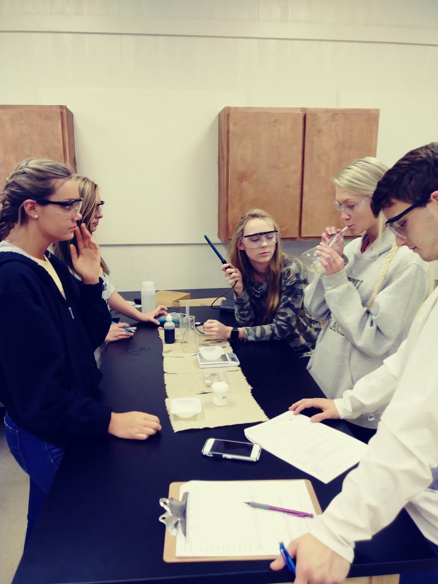 pamburgess67's tweet photo. CCA Chemistry students determine the effects of CO2 on solutions and how buffers maintain pH. @FloydCCA https://t.co/pIBvHRnoCJ