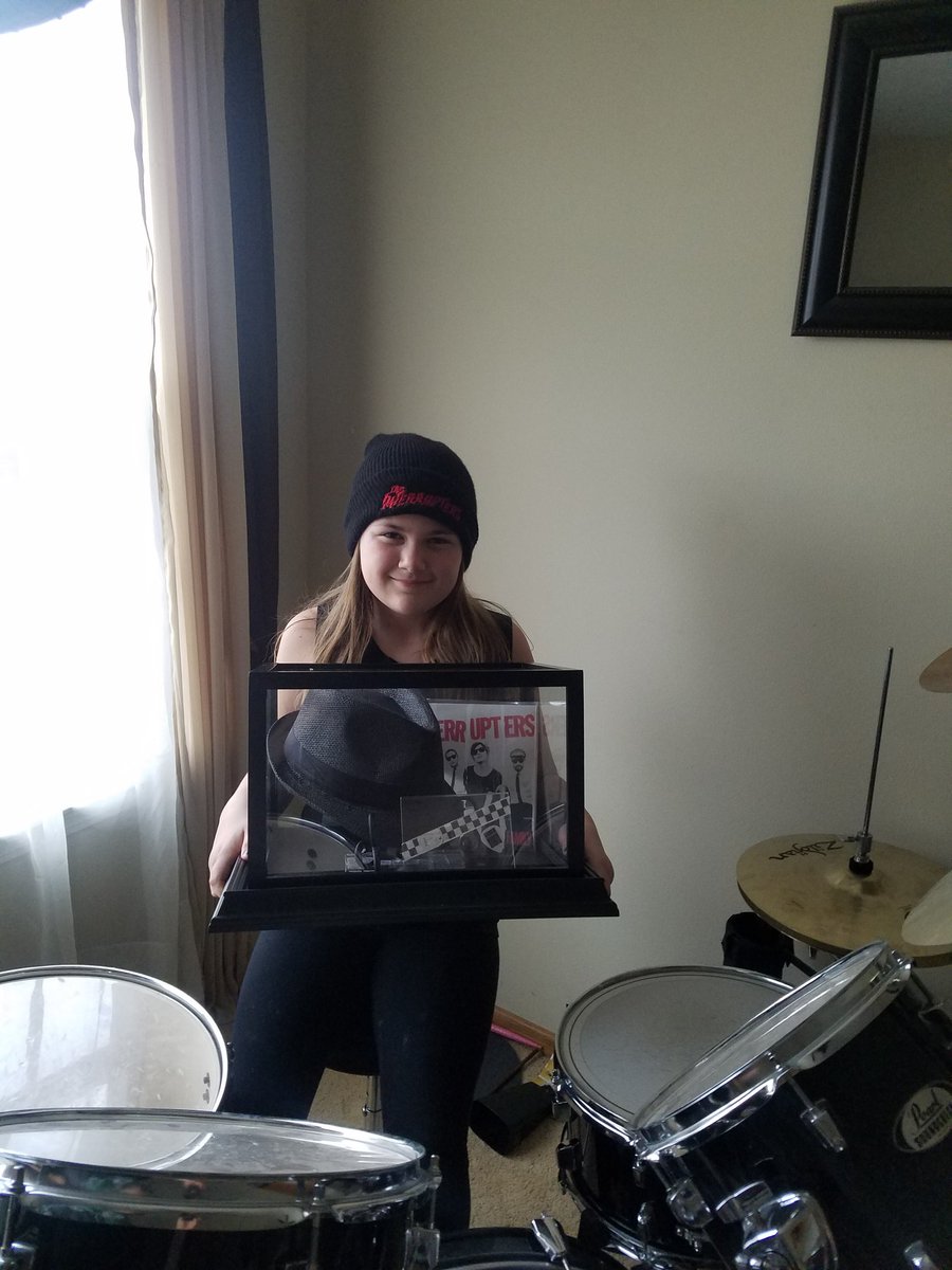Findlay_Joseph's tweet photo. 10 year old super fan.  #TheInterrupters #fightthegoodfighttour #thisismyfamily https://t.co/ucGBmLyMnn
