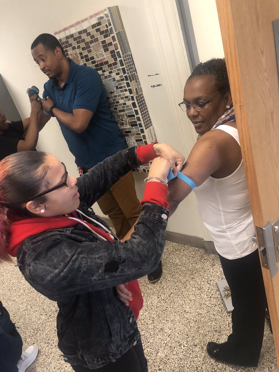 Renaissance433's tweet photo. Although the school had an early release from school today. Our future #Phlebotomists were still in session from 12-3. As we ended PD our scholars needed to check for veins.
#BCCC #RenaissanceStrong #BeginYourQuest #QuestForLearning https://t.co/fRnoXZxiM9