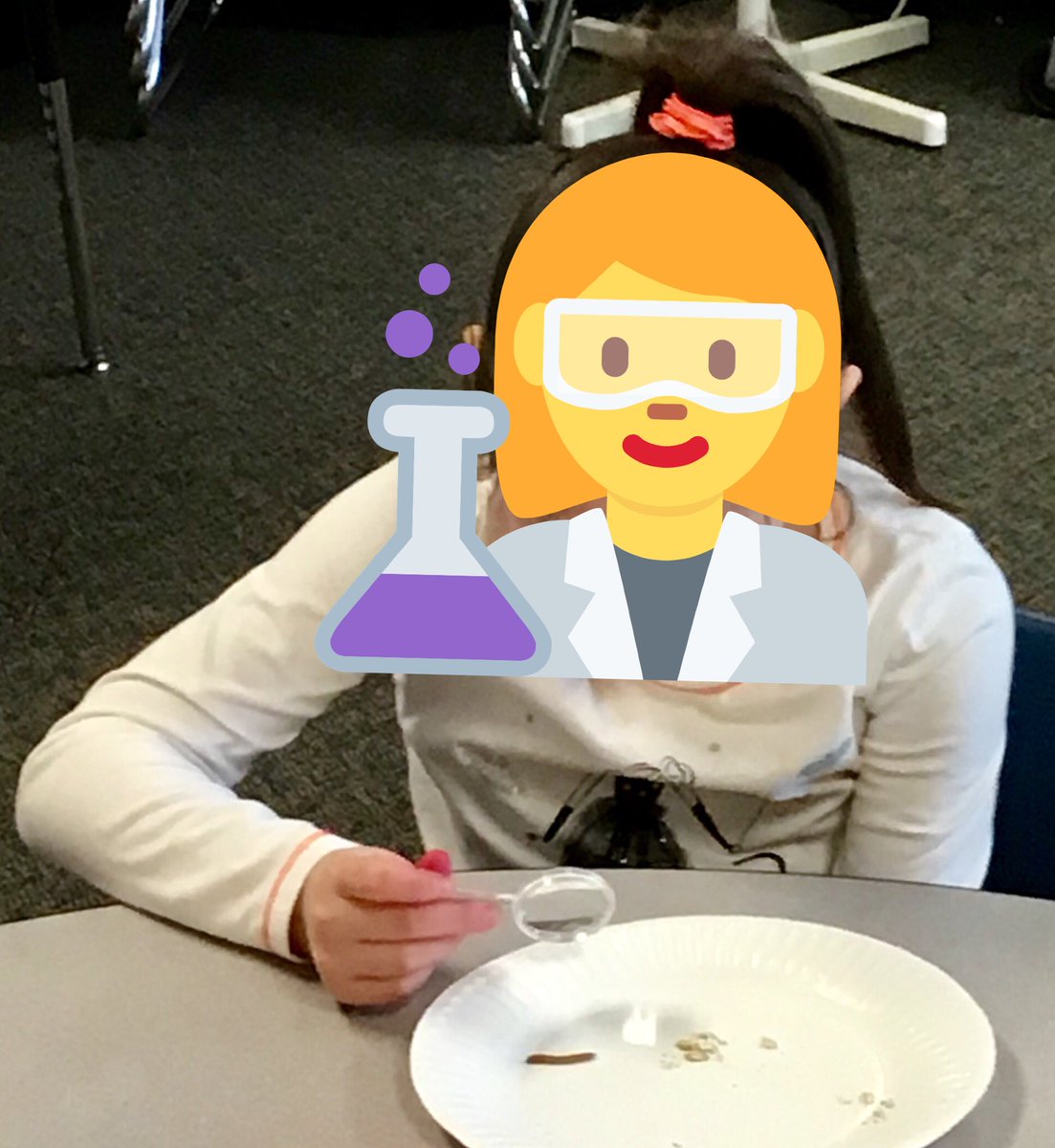 ChristyBashor's tweet photo. Observing the structure and behaviors of mealworms. #LifeScience #TPK8 #StVrainStorm https://t.co/UacGFkqQ2P