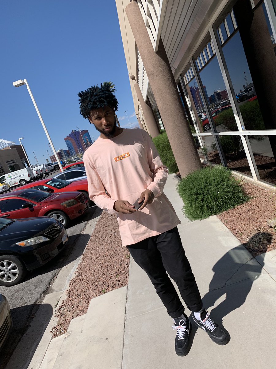12amRun's tweet photo. The 12am Run “Poppy” Classy Longsleeve in Light Pink is available now ONLINE ONLY https://t.co/kNBT9XqEFR XIIAM Box Logo branding with a Poppy photo fill ($36). 👨🏿‍🎤: @savejalda #12amrun #XIIAM 🌺 https://t.co/5fhbWvIY3f