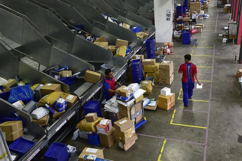 #Singpost confirms that it is selling 2 ecommerce units in the US to focus on the growth opportunities in Asia. Meanwhile, #AscentFlights is introducing helicopters ride-sharing service in the Philippines. More of today's #DailyTalkingPoints here. 

buff.ly/2CXuHjJ