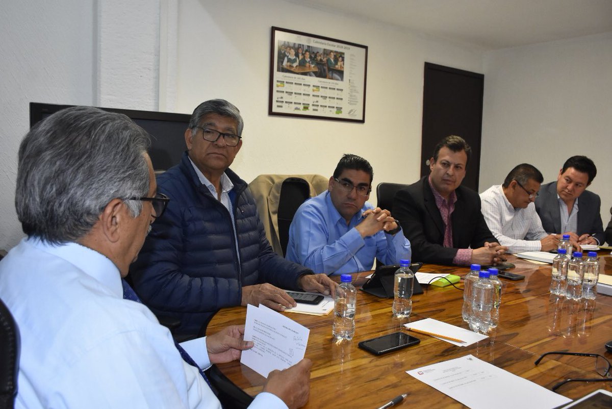 SEPHidalgo's tweet image. Se lleva a cabo reunión de evaluación y seguimiento de las actividades que se realizan en toda la Secretaría con la finalidad de brindar un servicio de calidad y cercanía a las familias hidalguenses.