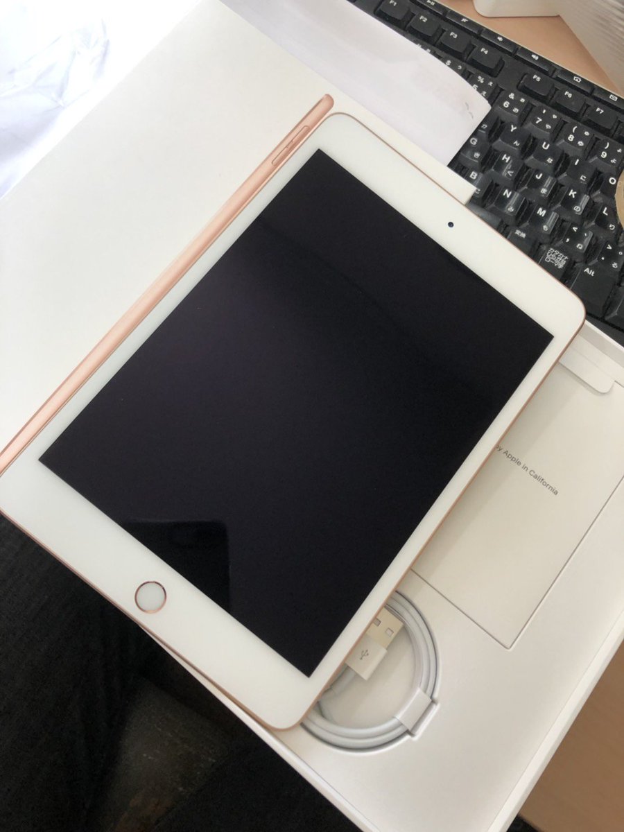 himitu_tattoo's tweet photo. 3/30 発売の
#新型iPad 　#mini5
やようやく到着しました。

中華からの配送で不安でしたが、無事入手
今まで、格安の　#キンドルタブレット　#fire8
だったので、どれぐらい快適か楽しみ！

ツイッターの更新も増えるかも♪

＃ただの自慢 https://t.co/8vr3kfZCKO