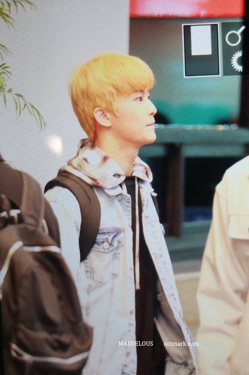 nctmarkcom's tweet photo. 190404 아 오늘 넘 잘생겼다 진짜 ㅜㅜ 
#마크 #NCT https://t.co/1fPe5a4ipV