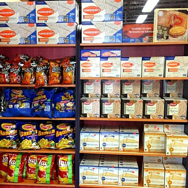 Maccabeesdeli's tweet photo. Did someone say Matzoballs?
Ya that's right Passover is in the air! Let's passover together! #shoplocal #wine #פסח #סדר #passover2019 #passoverfood #pesach #gafiltafish #fruitslices #kosherforpassover #Hagaddah #sederplate #Jewish #onlyatMaccabeesKosherDeli #OneStopPassoverShop https://t.co/4UYBnASngU