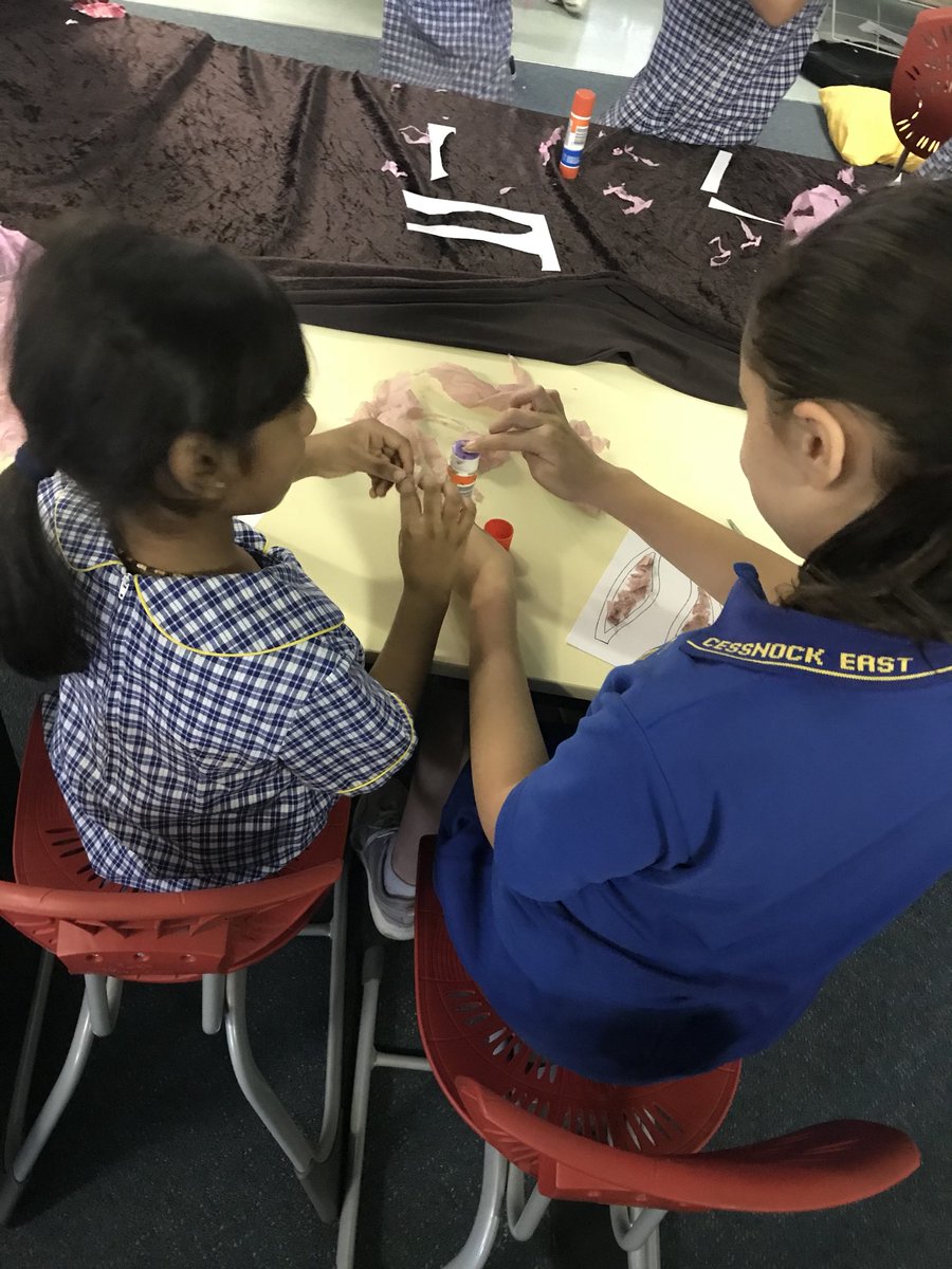 britthicks94's tweet photo. We love working with our buddies in 1W, especially when we can get crafty for Easter! #buildingfriendships #supportingeachother @Cessnockeps @MissWynands https://t.co/SZJlp34UhF