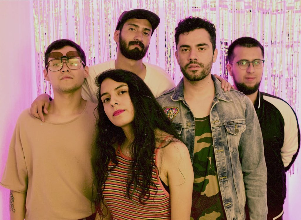CapitanMiloumx's tweet photo. Amigos!! Les tenemos un par de sorpresas! 
Estamos a pocos días de estrenar nuevo sencillo y también ya estamos trabajando en el nuevo material discográfico. Estén atentos a nuestras redes sociales para más sorpresas y regalos! 
Los amamos 💞 https://t.co/CbIwk3HFuz
