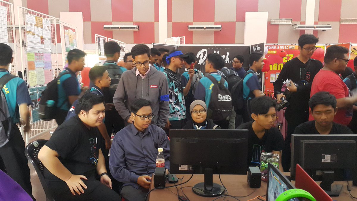 LaErudite_'s tweet photo. More and more visitors come and play our games! #LaErudite #TeamKPMIM #SEM6 #SOC3533 #GameOn #BrainOn #BringItOn #GamingForGood https://t.co/IfOv6E50bf