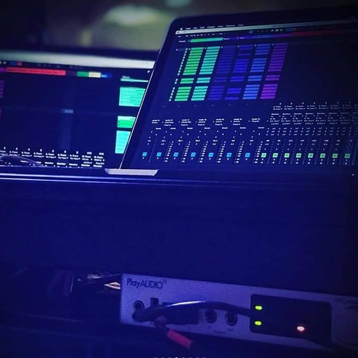 Blackvoltaudio's tweet photo. #PlayAUDIO12 de @iConnectMIDI es la interface para el control y reproducción de secuencias, tracks de respaldo ó instrumentos virtuales para conciertos en vivo, es simple de configurar, escalable y a prueba de fallas.
#PerfectPlayback #recordingtools #BestGear #audioperfecto https://t.co/SENmUeH5sX