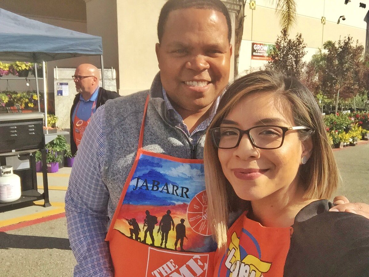 Laura_BMata's tweet photo. Thank you to @NotoKara and @JabarrBean for inviting me to join the district team on today’s walks! I loved seeing the leadership teams from the stores and how they are driving excitement and taking care of our associates and our customers! THANK YOU! #ALLin @jptorresSM https://t.co/NyQrKMeV0c