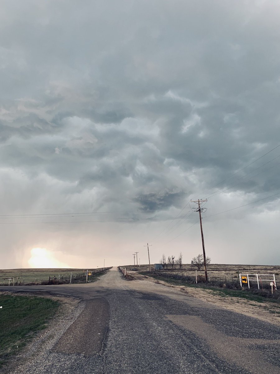 saradeannee07's tweet photo. @AlyssaPawlak7 @KVIILisa I took these photos at about 6:30PM by the Guymon, OK. airport. It was a neat storm to watch come over. https://t.co/69okqdBUhh
