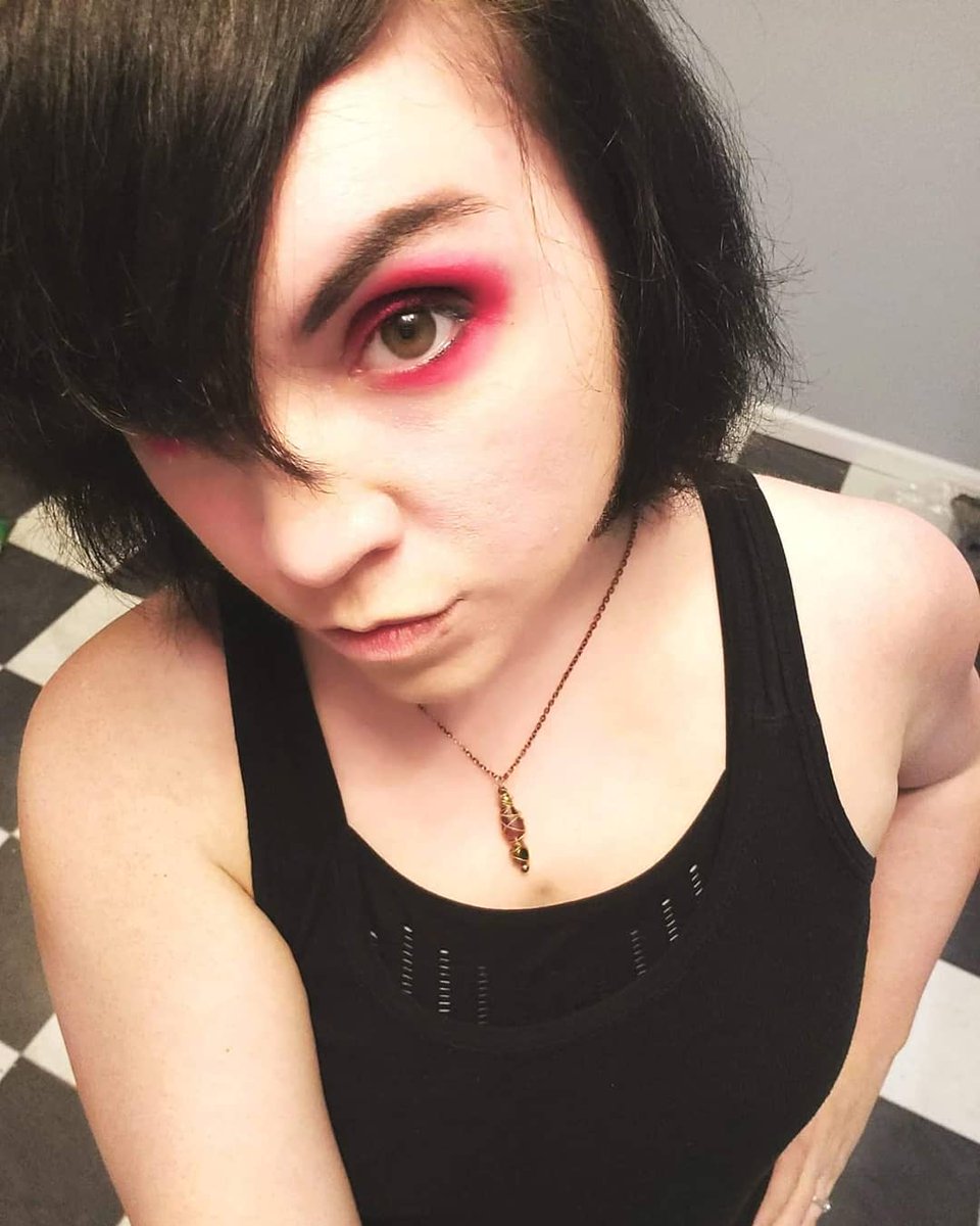 AmandaDecimate's tweet photo. On Wednesday's we time travel back to 2006. Appropriate dress is required to blend in with the culture, or else history will be upended. #Emo #WednesdaysAreFor #TimeTravel #MySpaceAngle #AmandaSorrow https://t.co/qUzRZeISHC