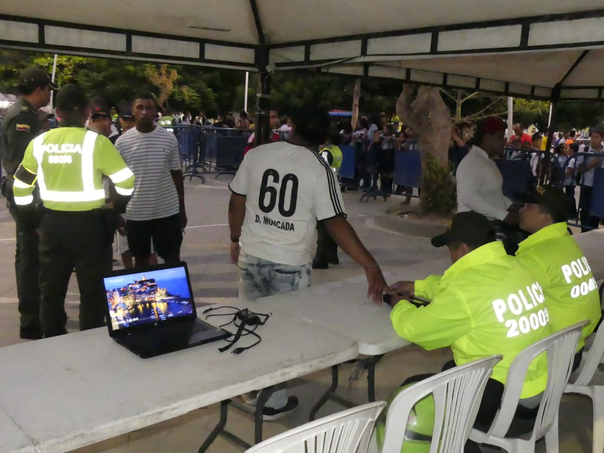 #AEstaHora todo nuestro componente institucional en intervención masiva en el sector de Bastidas, con el fin de contrarrestar cualquier hecho delictivo que se pueda llegar a presentar. #ConstruyendoSeguridad #JuntosContraElHurto
