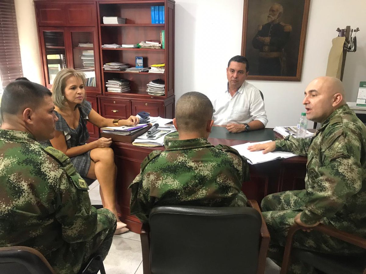 Comando de Reclutamiento del Ejército Nacional в Twitter: "El Coronel Luis Hurtado, Comandante de la Sexta Zona de Reclutamiento del #Tolima, se reúne con @gobertolima. Afianzan estrategias de la jornada de definición