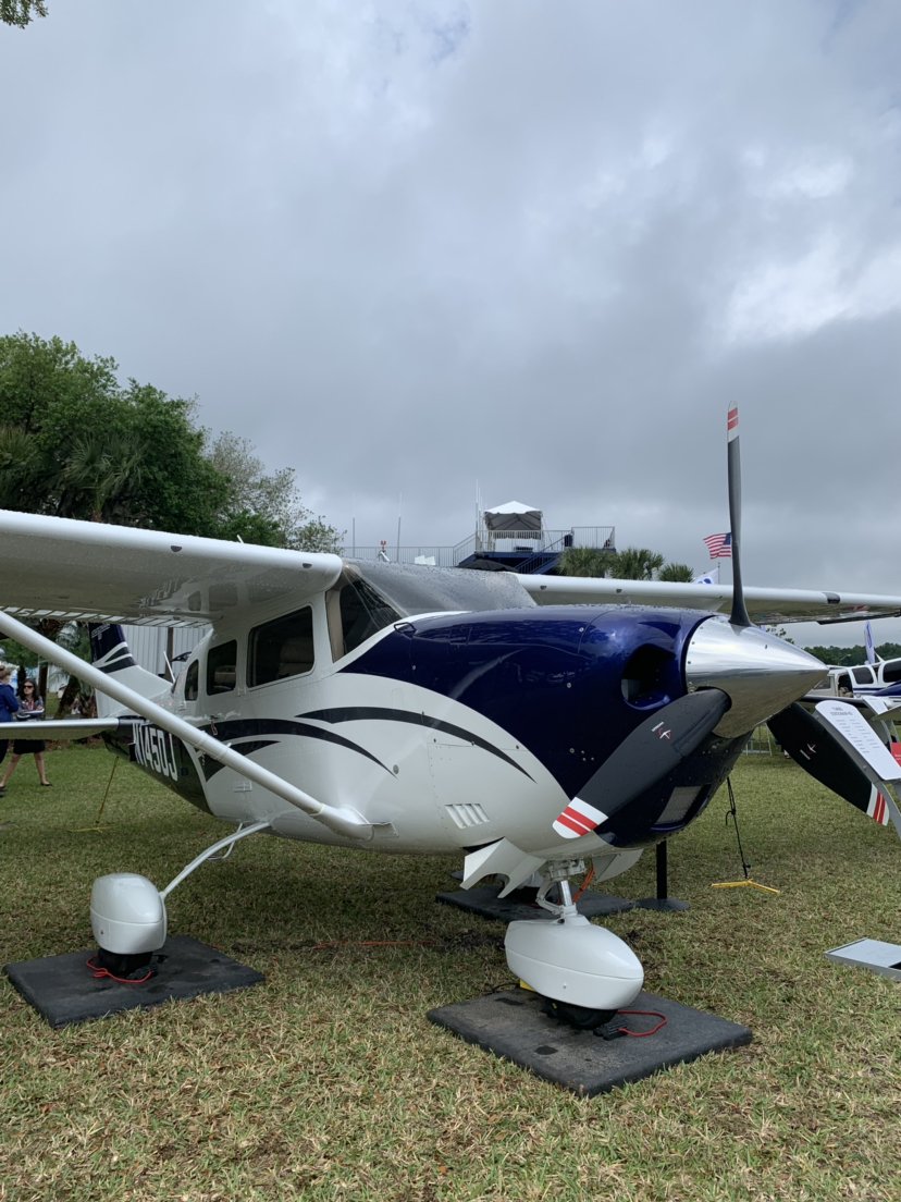 Cessna's tweet image. The Turbo Stationair HD brings together superior handling with powerful @garminaviation #G1000NXi situational awareness features like bank angle, overspeed and underspeed protection. 

(More cockpit features: bit.ly/2UfNZvc)

📸 #Cessna206 at #SNF19