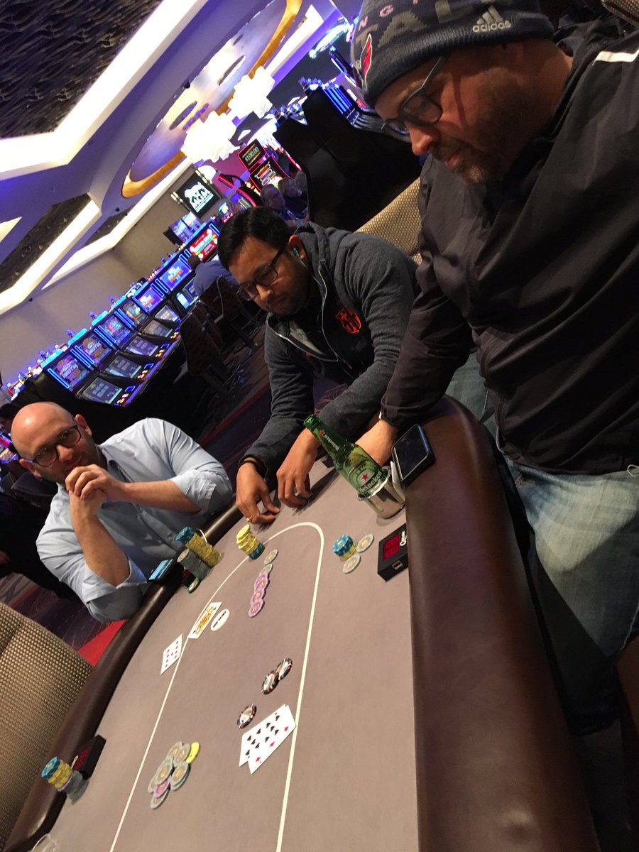 MikeMalloy9's tweet image. #Cakes survives his first all-in 🃏 🔝 #CakesClassic @moneymetalcakes